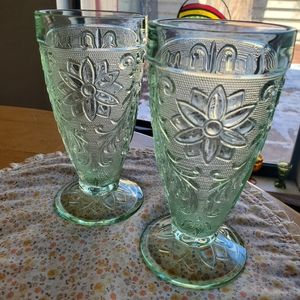 Vintage Pair of Tiara Chantilly Green Sandwich Glass Iced Tea Glasses Tumblers